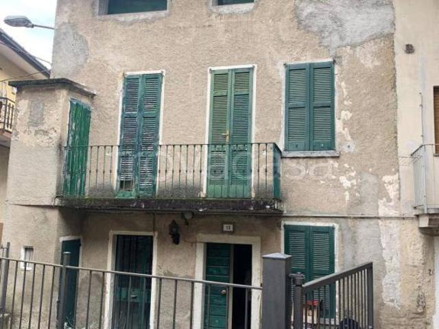 Appartamento in vendita a Valbrona via Colombera, Maisano