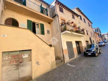 Appartamento in vendita a Valentano VT