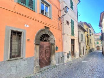 Appartamento in vendita a Valentano VT