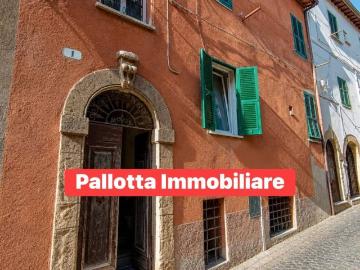 Appartamento in vendita a Valentano VT