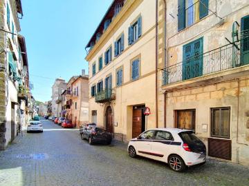 Appartamento in vendita a Valentano VT