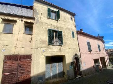 Appartamento in vendita a Valentano VT