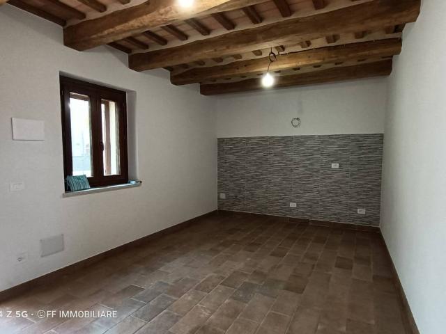 Appartamento in vendita a Valfornace MC