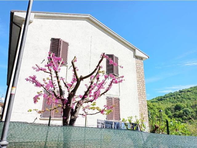 Appartamento in vendita a Valtopina PG