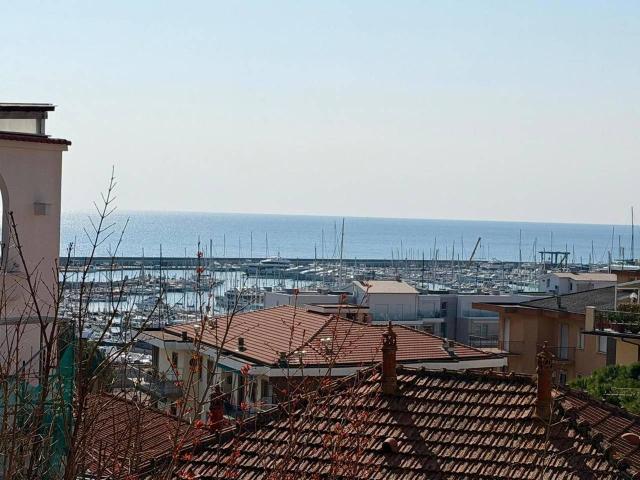 Appartamento in vendita a Varazze