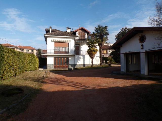 Villa in vendita a Varano Borghi VA