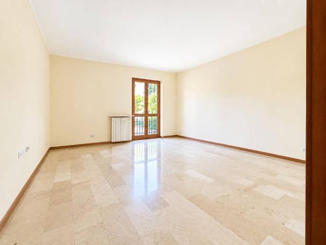 Appartamento in vendita a Varedo MB