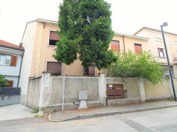 Appartamento in vendita a Varedo MB