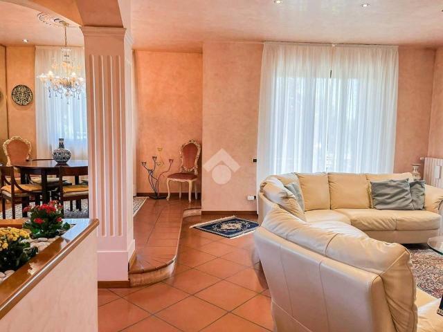 Villa in vendita a Varese