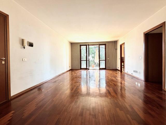 Appartamento in vendita a Varese, Masnago
