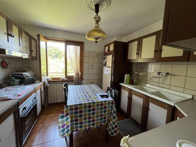 Appartamento in vendita a Varsi PR