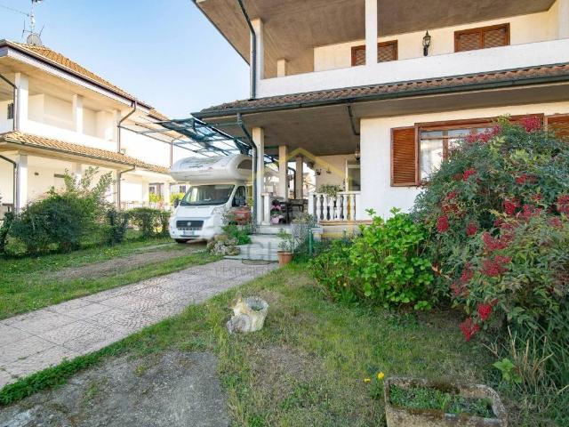 Villa in vendita a Vellezzo Bellini PV