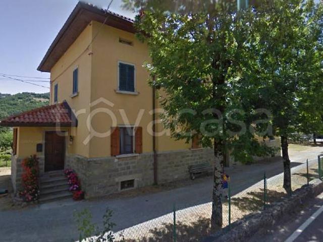 Appartamento in vendita a Ventasso via Centrale, 43