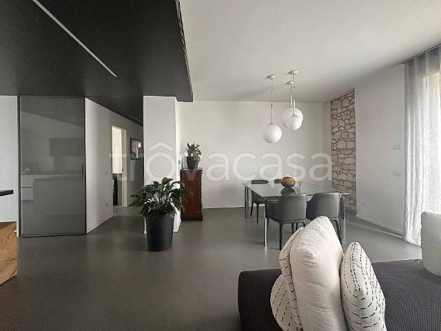Appartamento in vendita a Verona via Luigi da Porto, Cittadella Porta Nuova