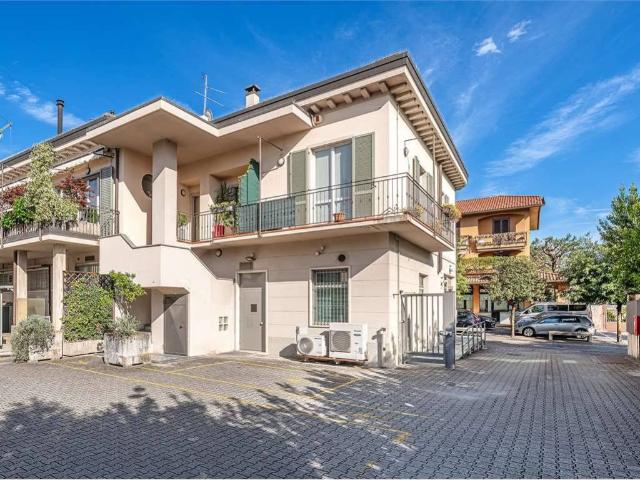 Appartamento in vendita a Verano Brianza MB