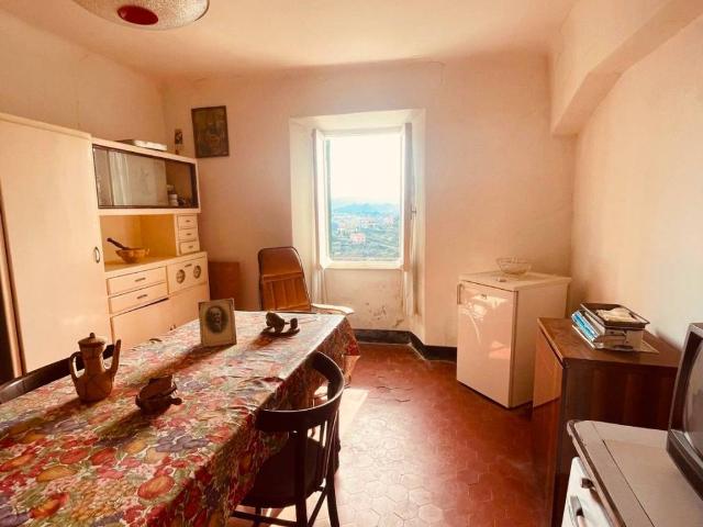 Appartamento in vendita a Vezzano Ligure SP