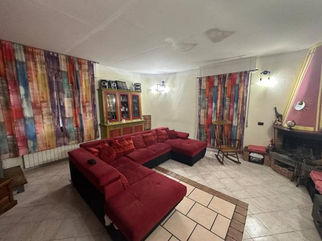 Appartamento in vendita a Vezzano Ligure SP