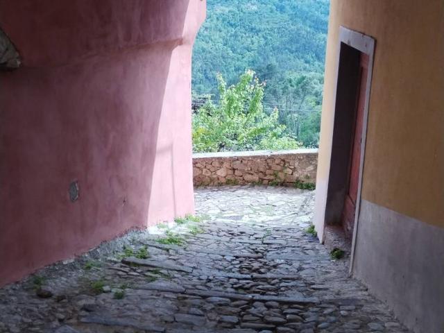 Appartamento in vendita a Vezzano Ligure SP