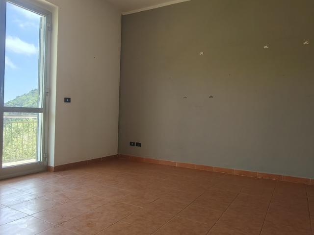 APPARTAMENTO in VENDITA a FINALE LIGURE di 6 vani
