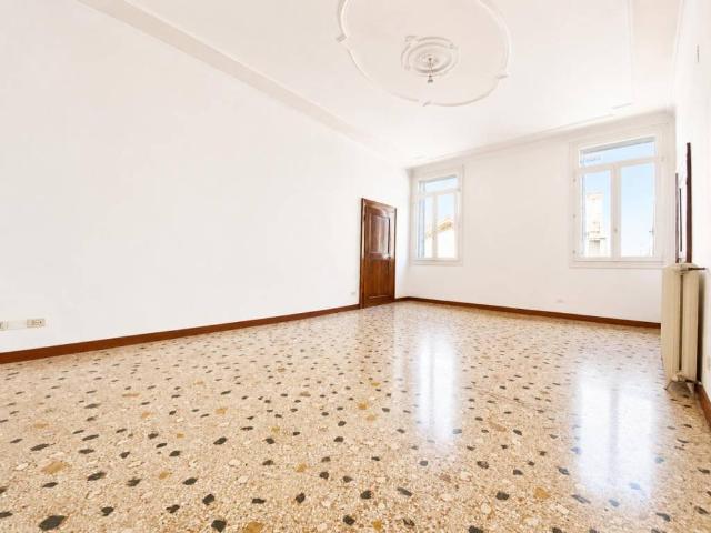Appartamento in vendita a Vicenza VI