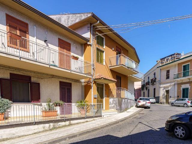 Appartamento in vendita a Viagrande CT
