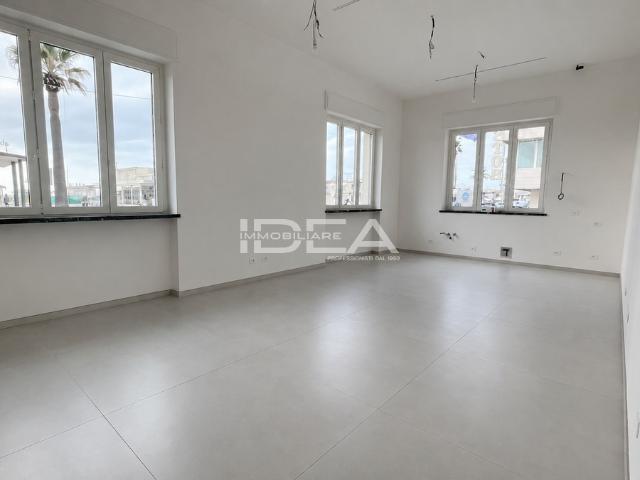 APPARTAMENTO in VENDITA a VIAREGGIO CENTRO MARE di 4 vani