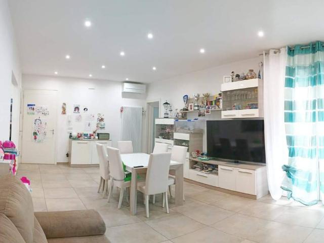 APPARTAMENTO in VENDITA a VIAREGGIO CENTRO PINETA di 4 vani