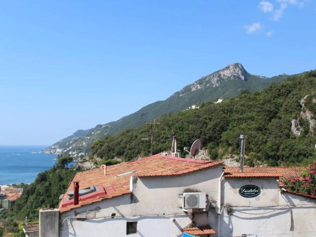 Appartamento in vendita a Vietri sul Mare SA