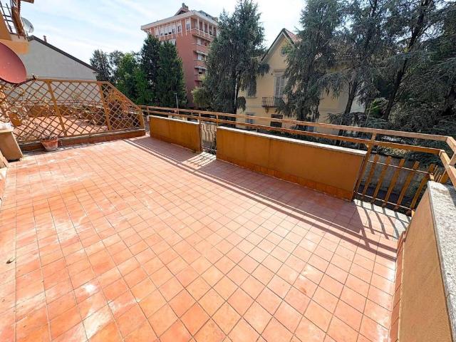 Appartamento in vendita a Villasanta MB