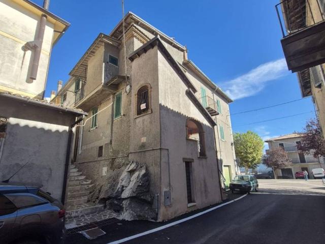 Appartamento in vendita a Vivaro Romano RM