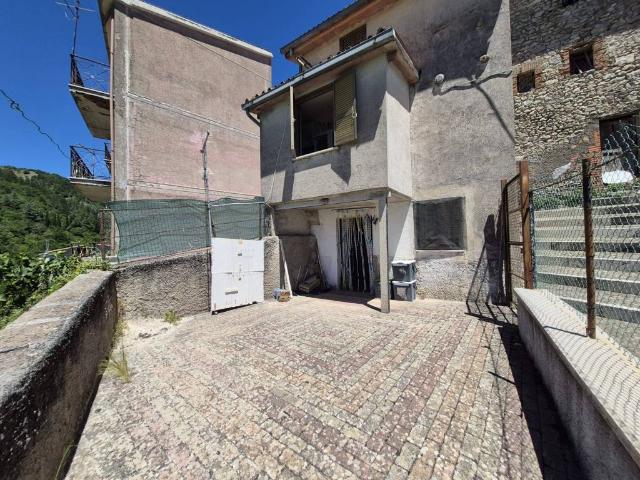 Appartamento in vendita a Vivaro Romano RM