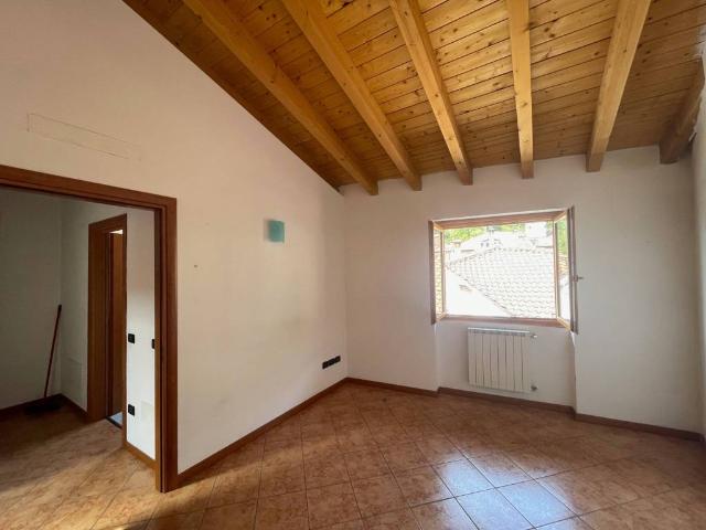Appartamento in vendita a Zandobbio BG