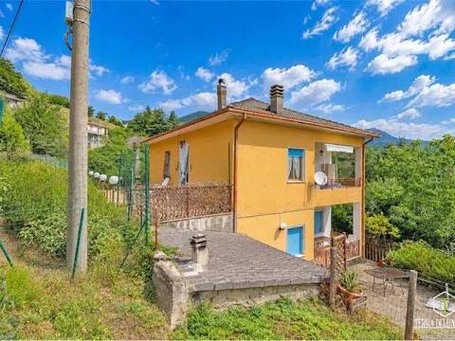 Appartamento in vendita a Zeri MS