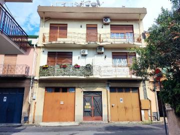 Appartamento in vendita ad Aci Sant'Antonio via Cristoforo Colombo