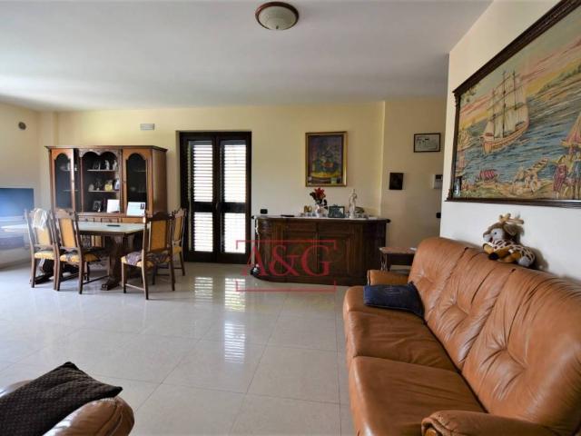 Appartamento in vendita ad Amandola via Angelo Biondi, 2