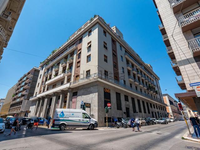 Appartamento in vendita di 400 m² in Via Andrea da Bari, 35