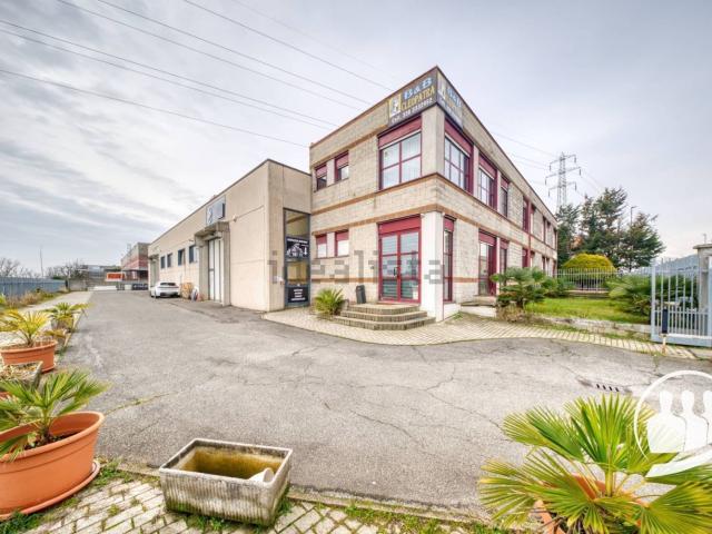 Appartamento in vendita di 400 m² in Via Albenga, 120