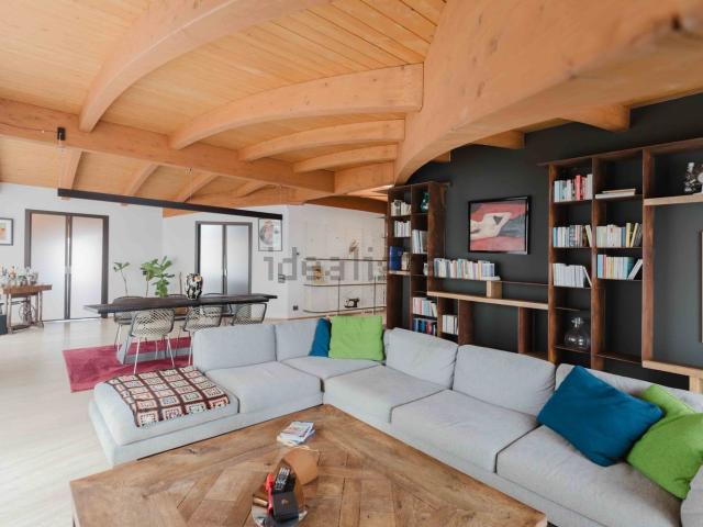 Appartamento in vendita di 400 m² in Via Busona, 12
