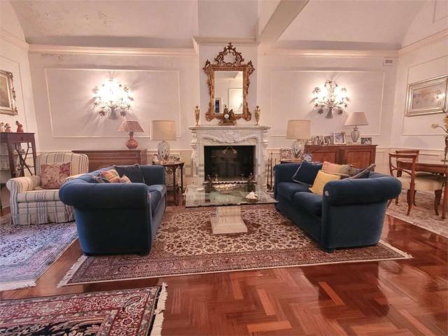 Appartamento in vendita di 400 m² in Via Goffredo Mameli, 3