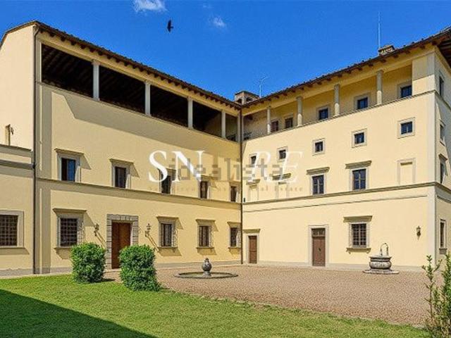 Appartamento in vendita di 400 m² in Via di Vingone