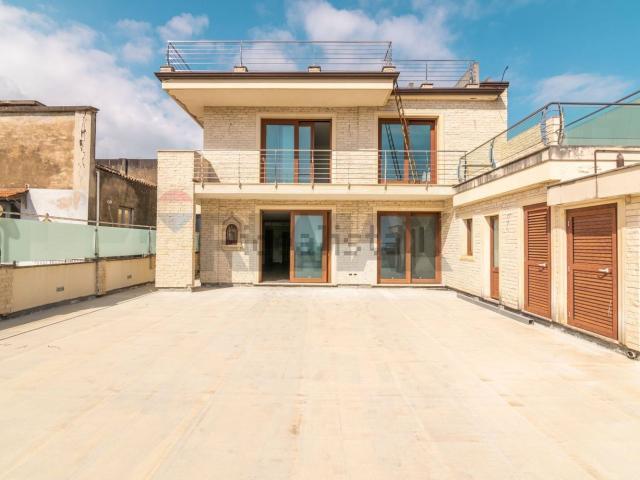 Appartamento in vendita di 400 m² in Via Lorenzo Maddem, 67