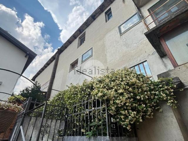 Appartamento in vendita di 400 m² in Via Monsignor Giacomo Testa, 18