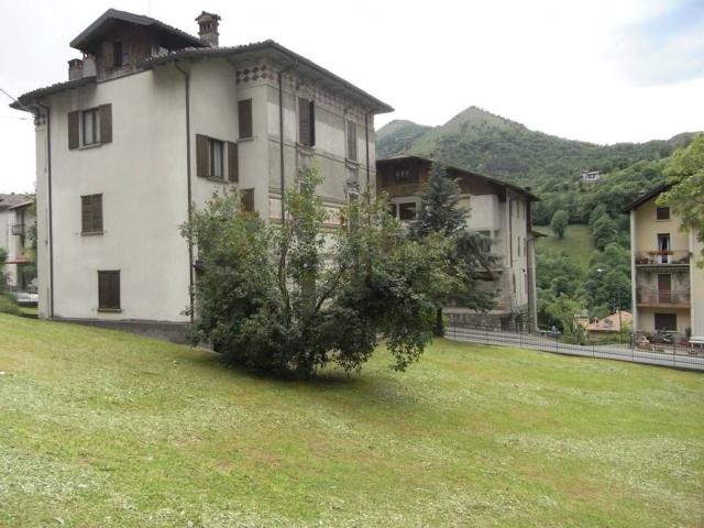 Appartamento in vendita di 400 m² in Via Monte Grappa, 21