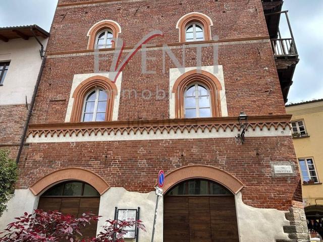 Appartamento in vendita di 400 m² in Via Principi D&apos Acaja, 2