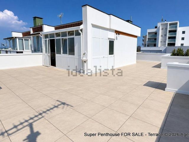 Appartamento in vendita di 400 m² in Viale Italia, 12