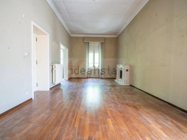 Appartamento in vendita di 407 m² in Viale Caprera, 27