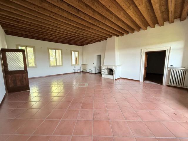 Appartamento in vendita di 410 m² in Strada del Megiaro, 4