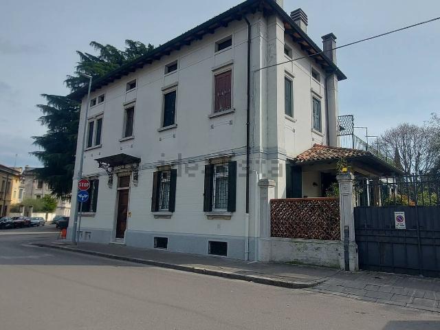 Appartamento in vendita di 413 m² in Via Pordenone, 68