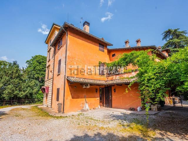 Appartamento in vendita di 418 m² in Via Castello Casalgrande, 2