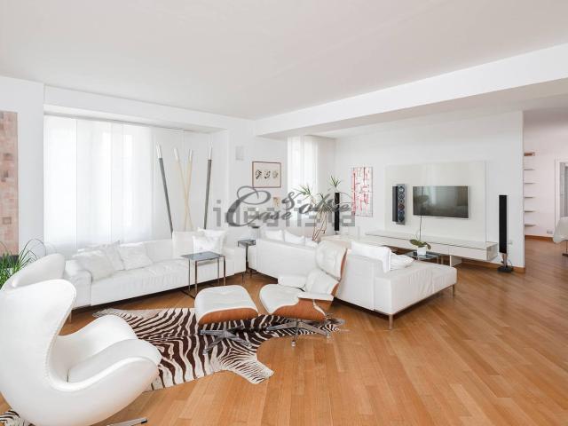 Appartamento in vendita di 420 m² in Via Como, 13